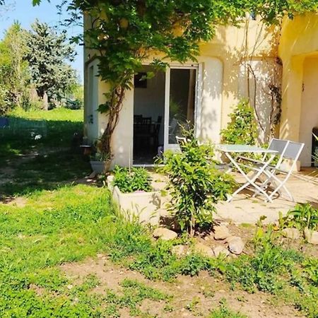 Offrez-Vous Un Sejour Dans Notre Gite A Entressen Une Grande Piscine Pour Se Rafraichir ,Un Espace De Jeux Pour Enfants Pour Des Heures De Divertissement Un Terrain De Petanque Pour Des Parties Endiablees المظهر الخارجي الصورة