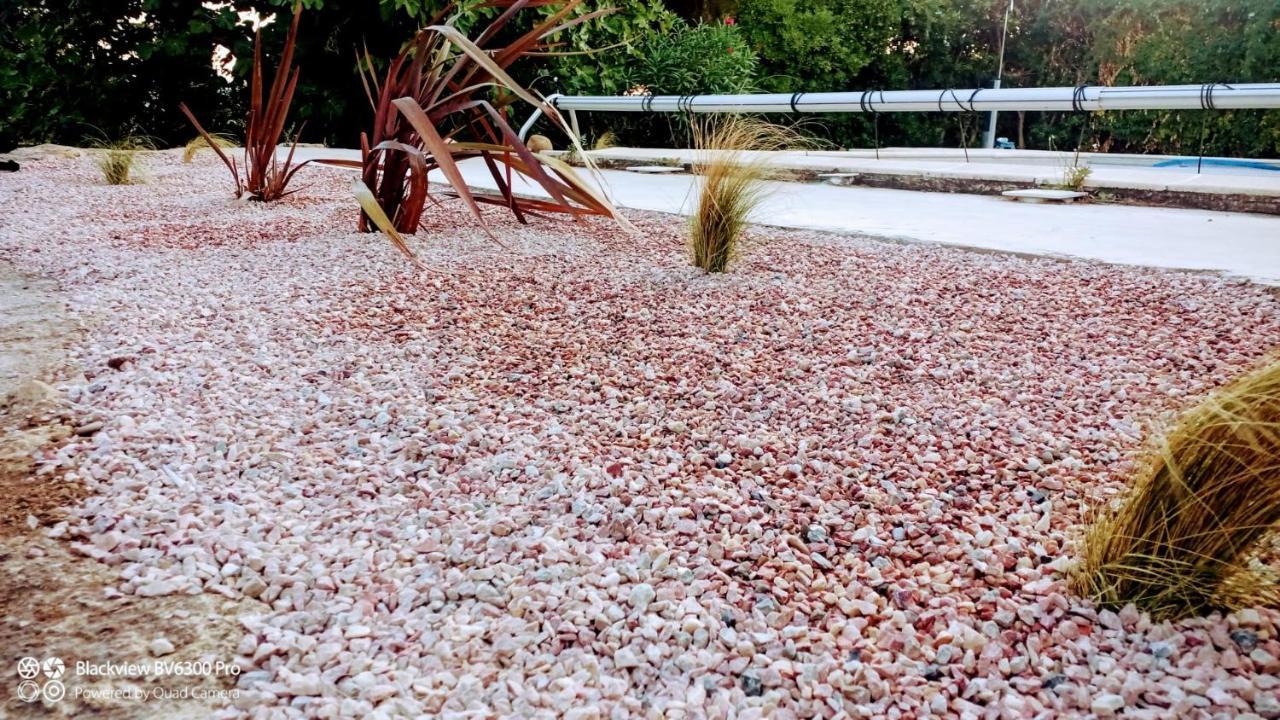 Offrez-Vous Un Sejour Dans Notre Gite A Entressen Une Grande Piscine Pour Se Rafraichir ,Un Espace De Jeux Pour Enfants Pour Des Heures De Divertissement Un Terrain De Petanque Pour Des Parties Endiablees المظهر الخارجي الصورة