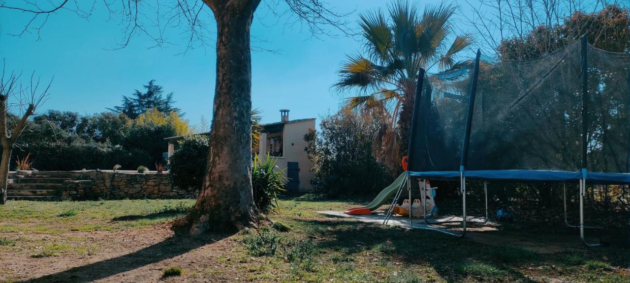 Offrez-Vous Un Sejour Dans Notre Gite A Entressen Une Grande Piscine Pour Se Rafraichir ,Un Espace De Jeux Pour Enfants Pour Des Heures De Divertissement Un Terrain De Petanque Pour Des Parties Endiablees المظهر الخارجي الصورة