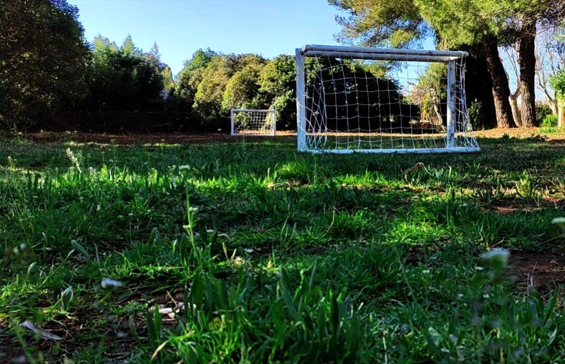 Offrez-Vous Un Sejour Dans Notre Gite A Entressen Une Grande Piscine Pour Se Rafraichir ,Un Espace De Jeux Pour Enfants Pour Des Heures De Divertissement Un Terrain De Petanque Pour Des Parties Endiablees المظهر الخارجي الصورة